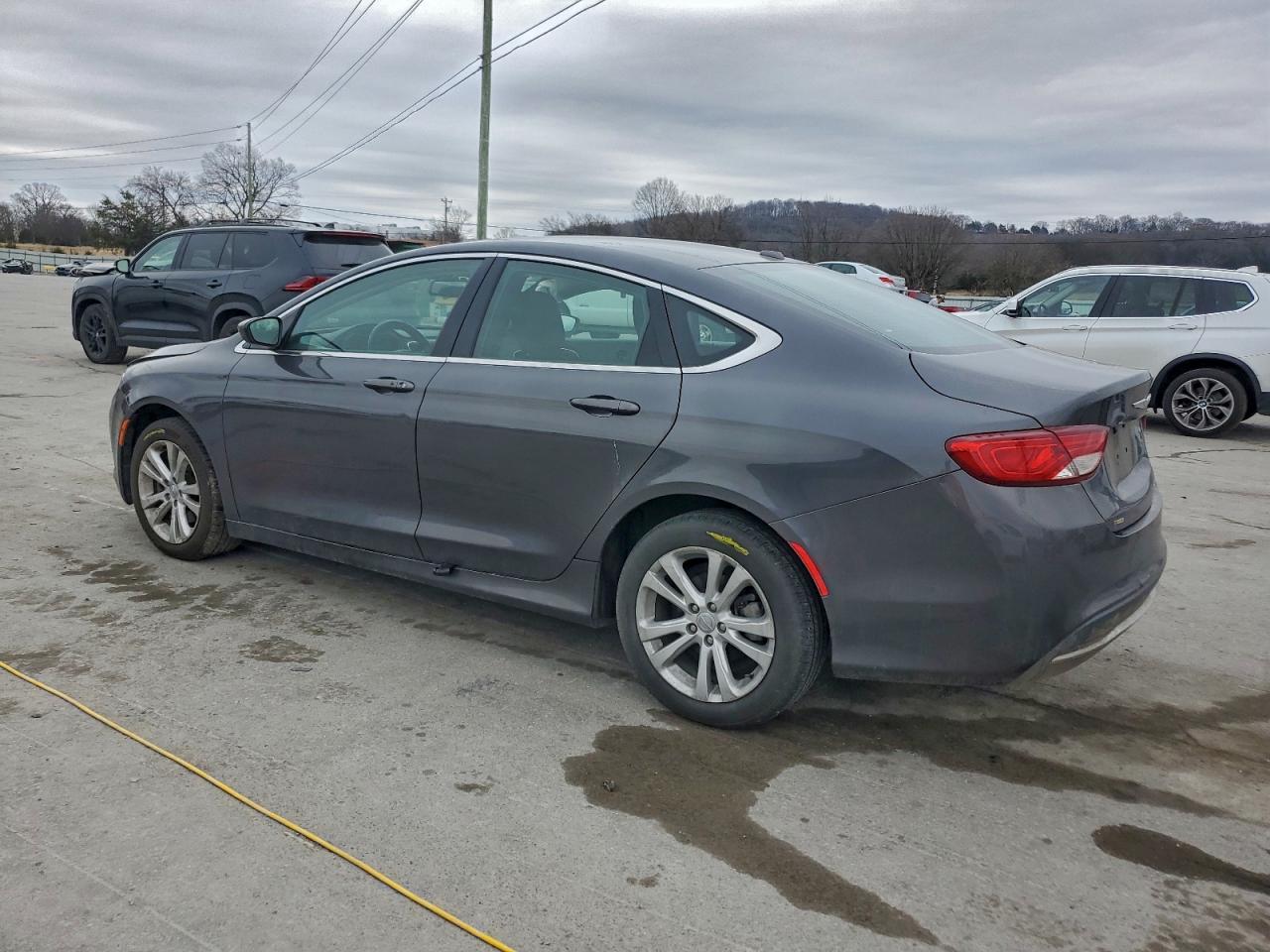 Chrysler 200 Limited Image 2