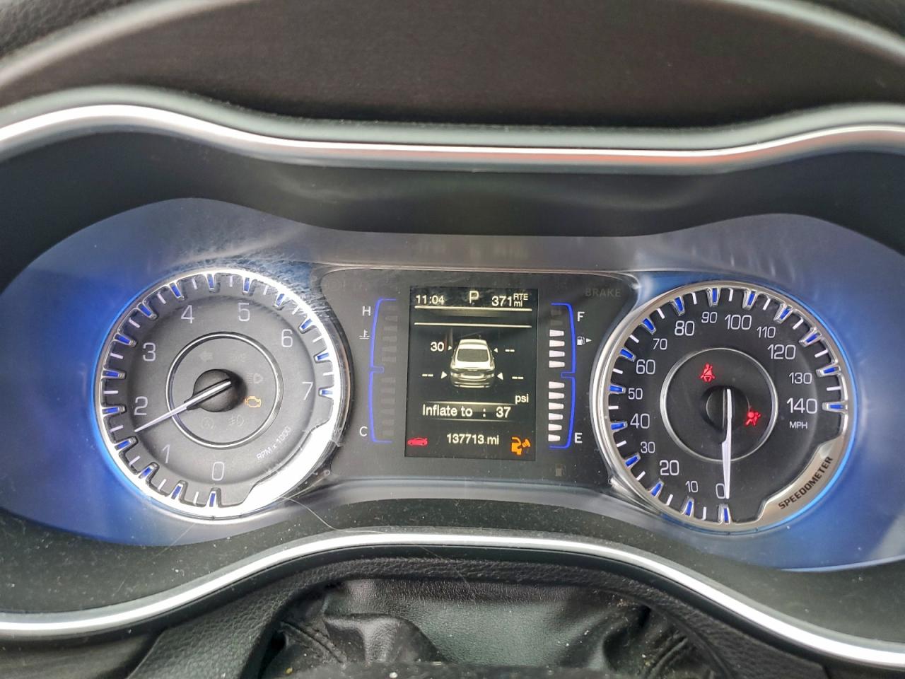 Chrysler 200 Limited Image 11