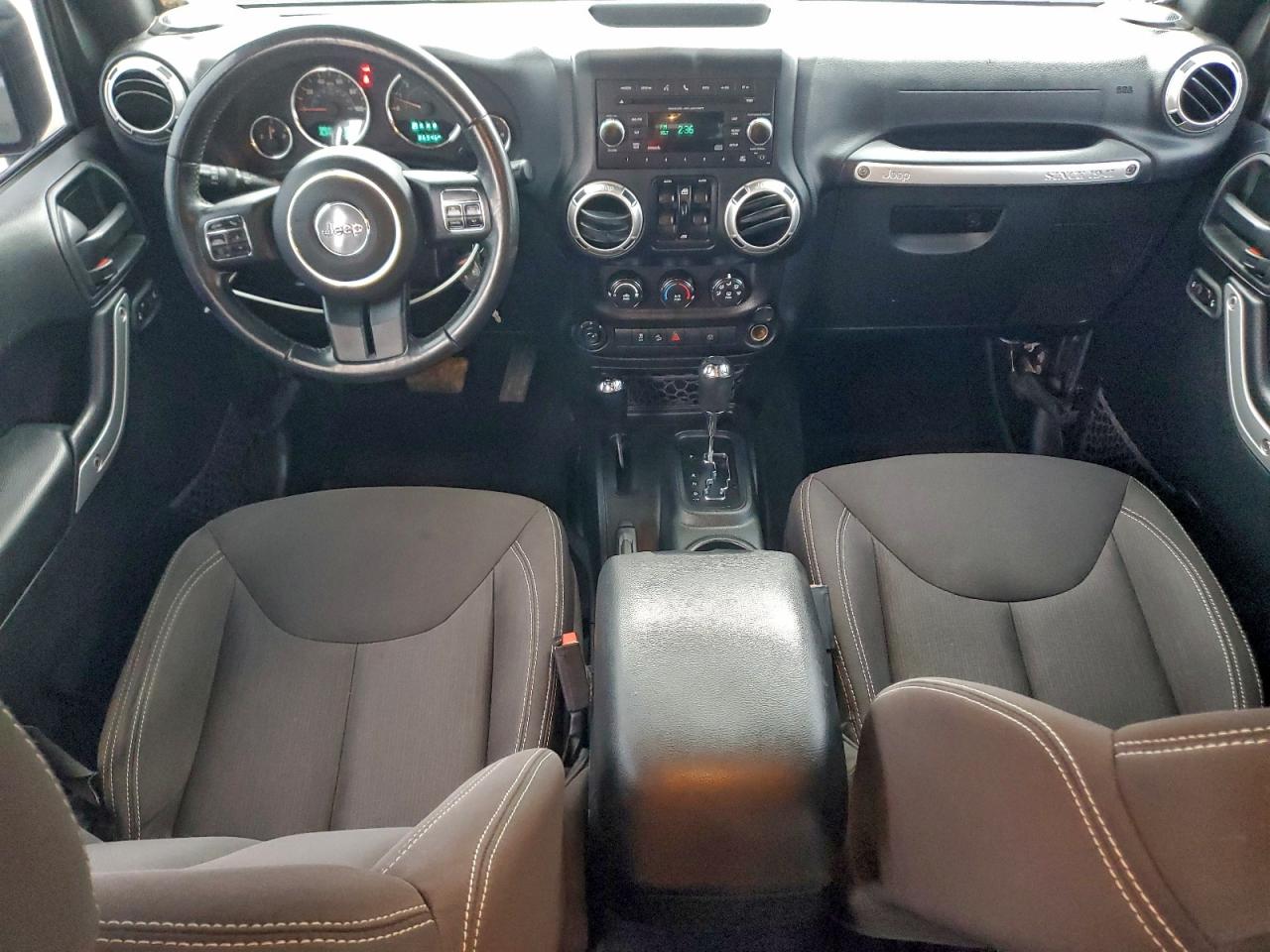 Jeep Wrangler Sahara Image 5