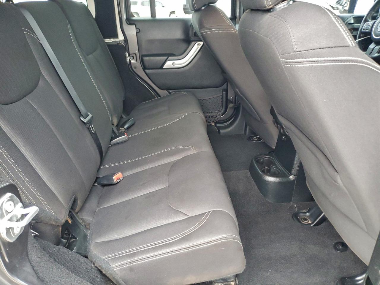 Jeep Wrangler Sahara Image 11