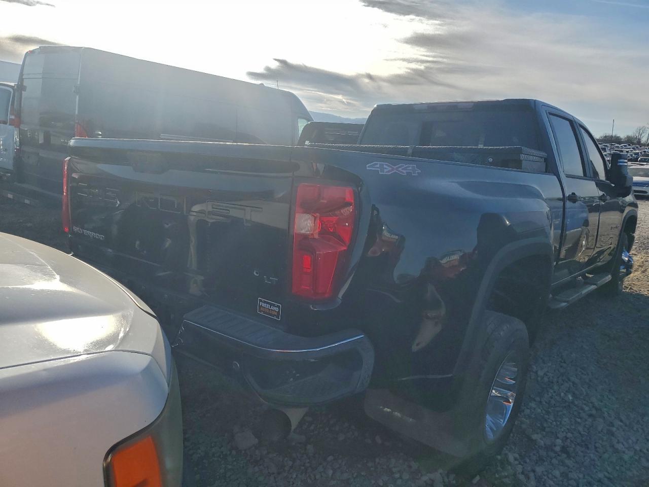 Chevrolet Silverado K3500 Lt Image 2