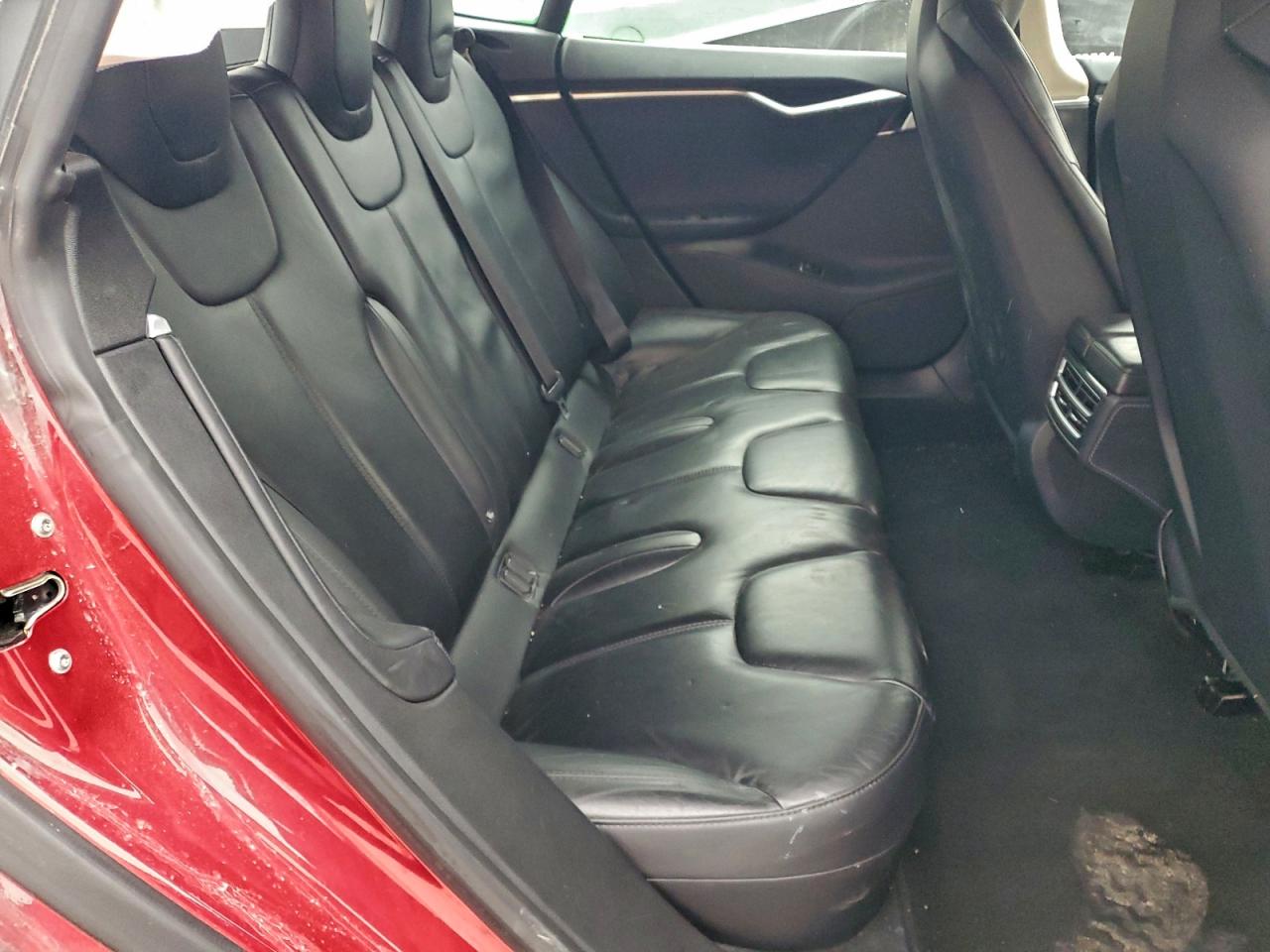 Tesla Model S 85d Image 10