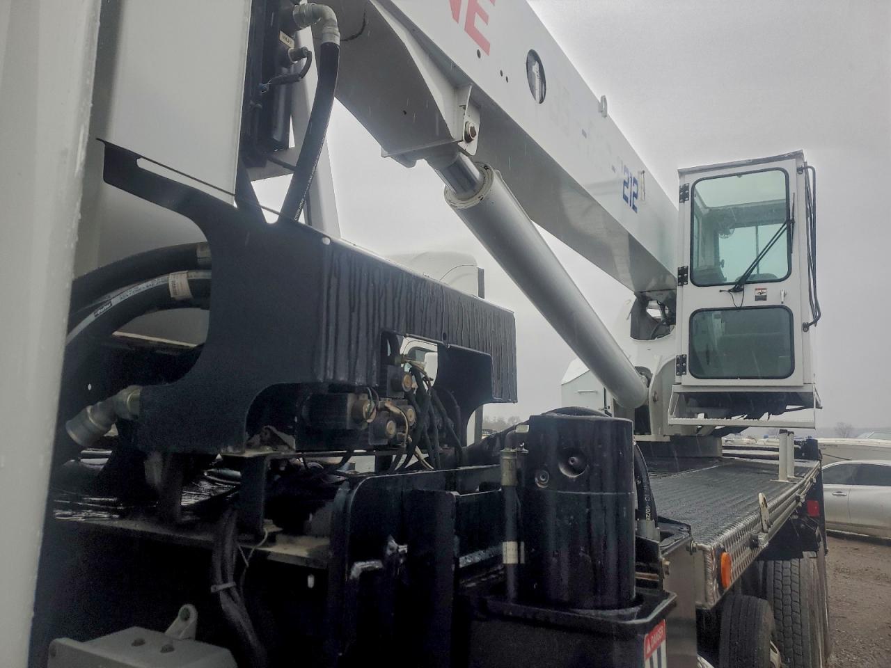 Peterbilt 365 Image 8