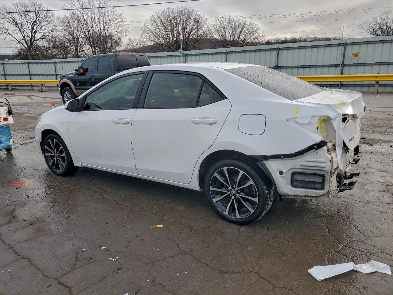 Toyota Corolla L Image 2