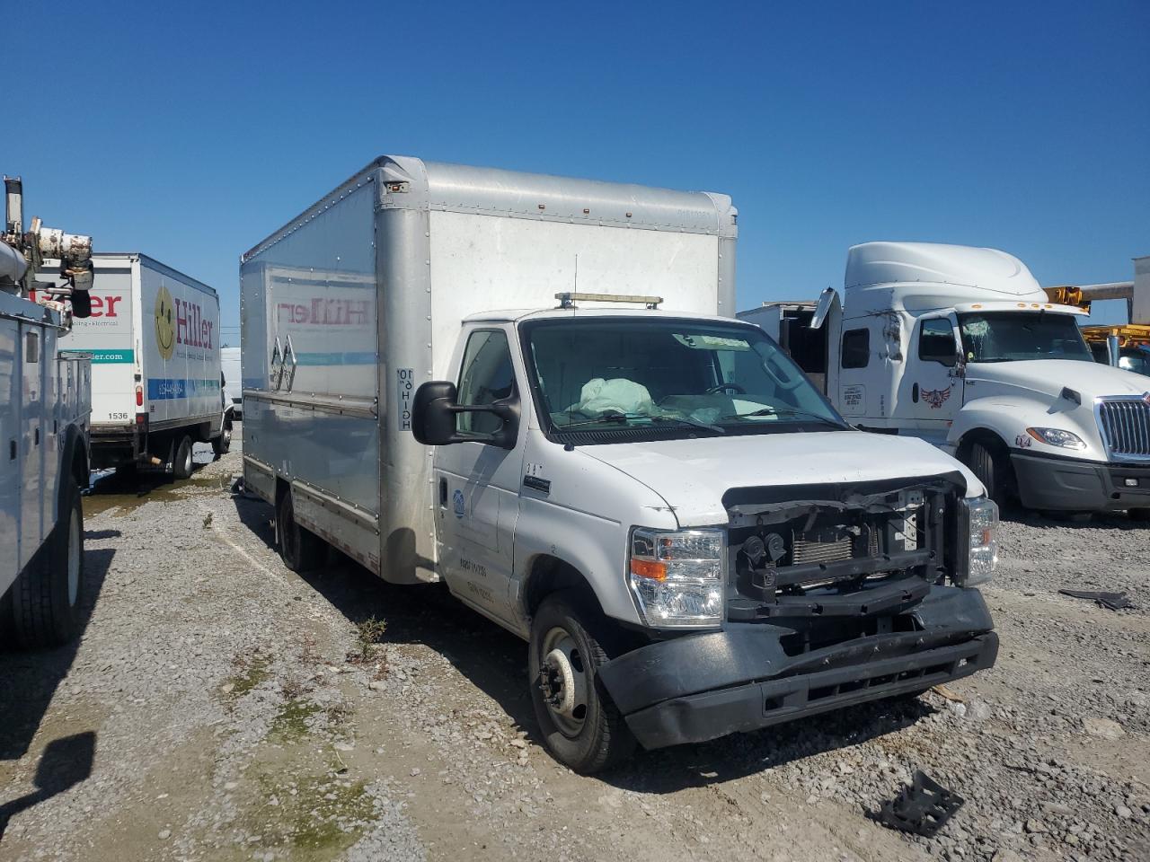 Ford Econoline E350 Super Duty Cutaway Van Image 1
