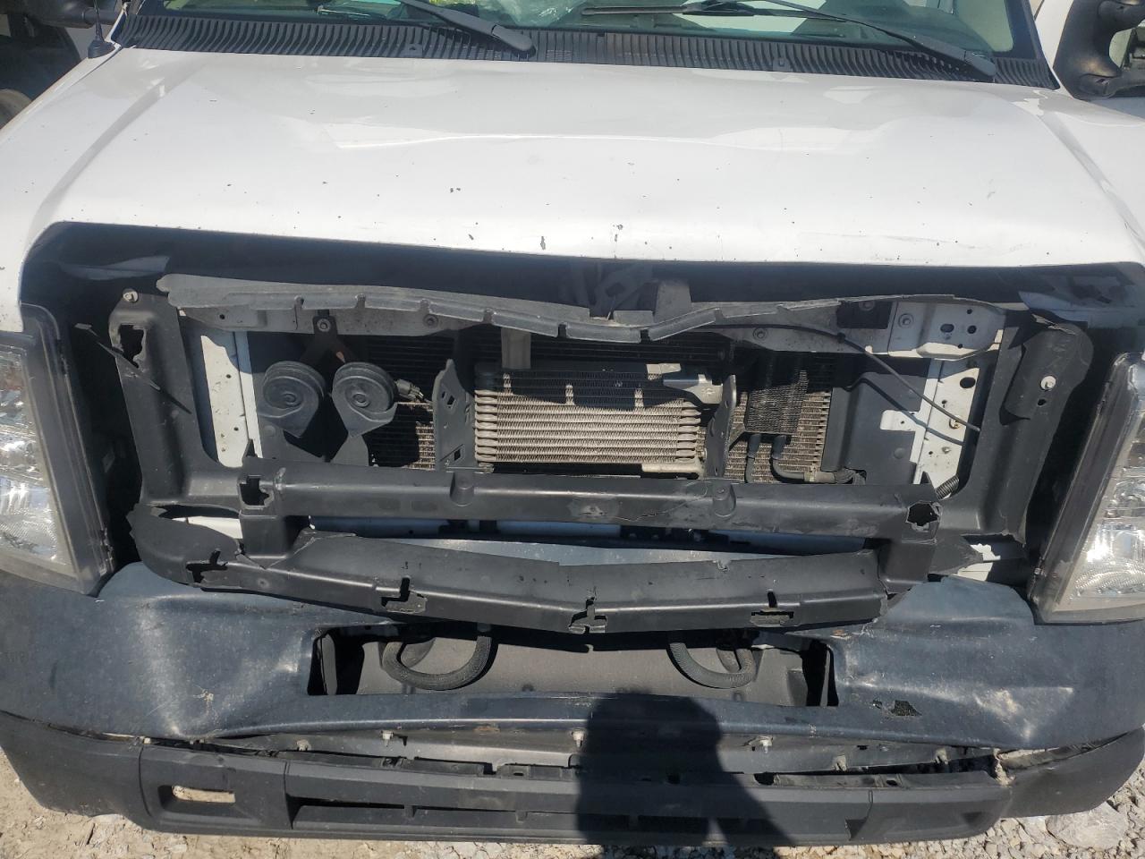 Ford Econoline E350 Super Duty Cutaway Van Image 10