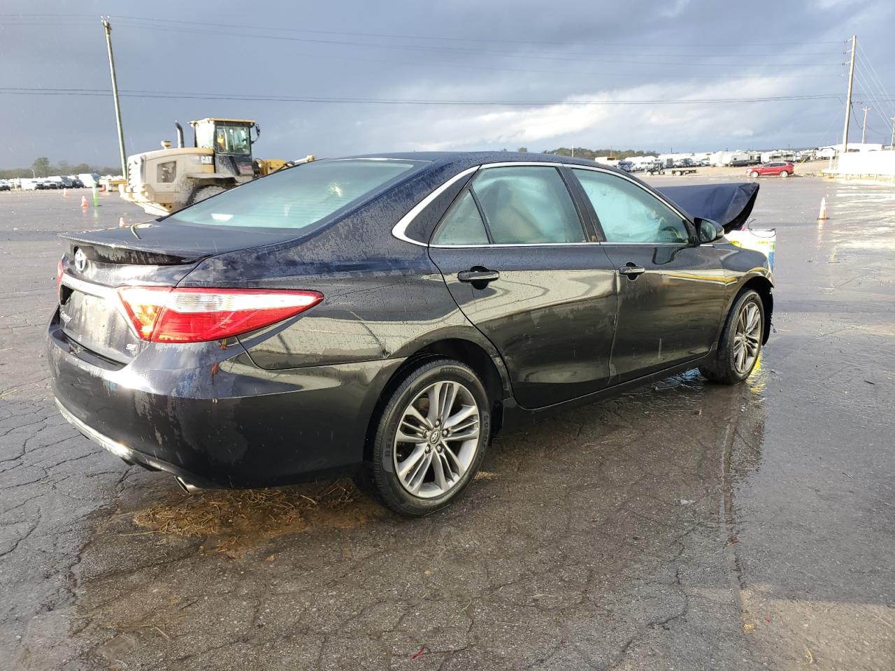 Toyota Camry Le Image 4