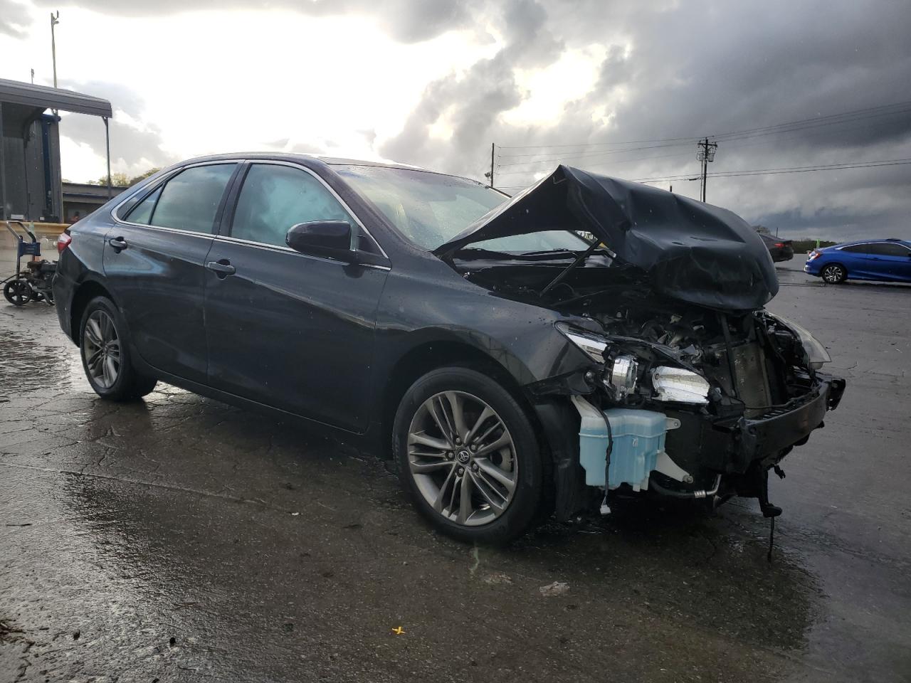 Toyota Camry Le Image 5