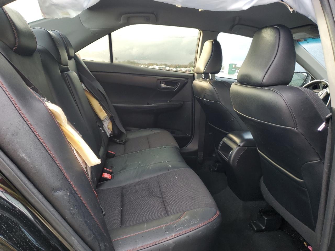 Toyota Camry Le Image 7