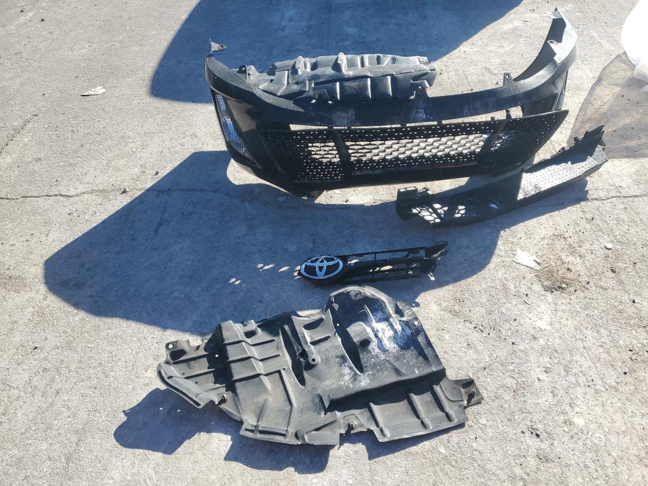 Toyota Camry Le Image 2