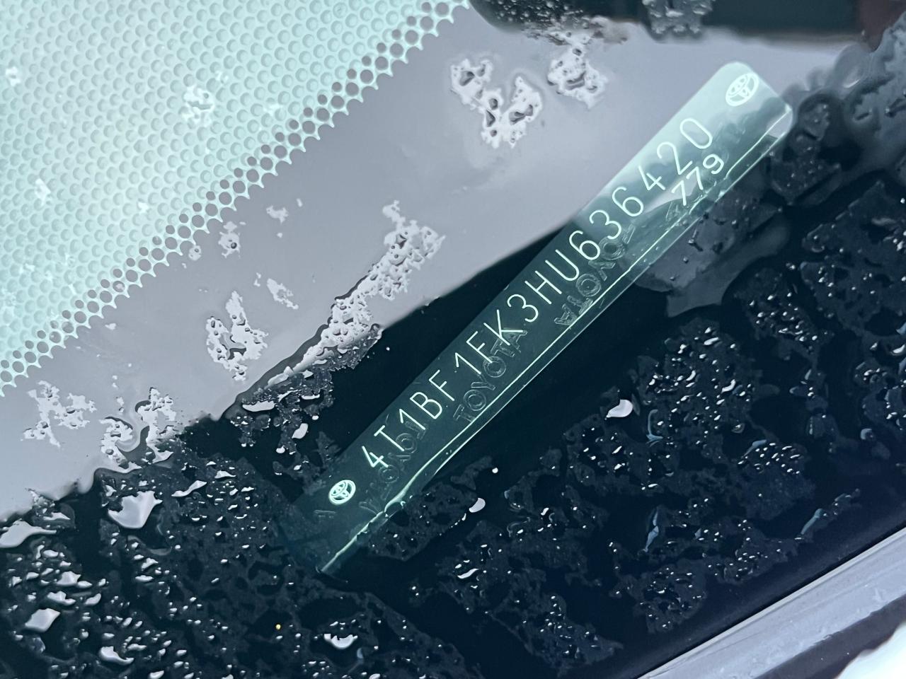 Toyota Camry Le Image 12