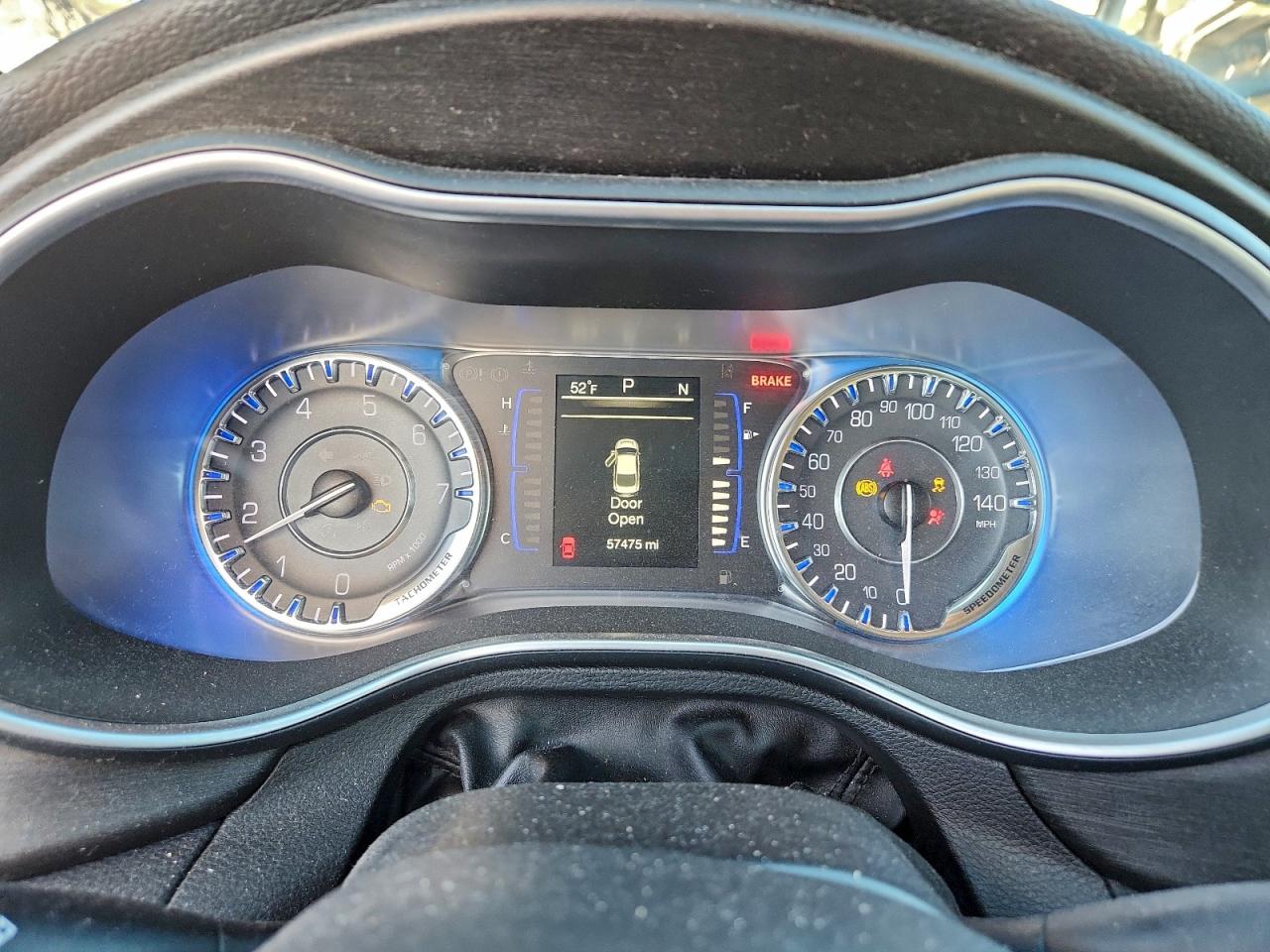 Chrysler 200 Limited Image 12