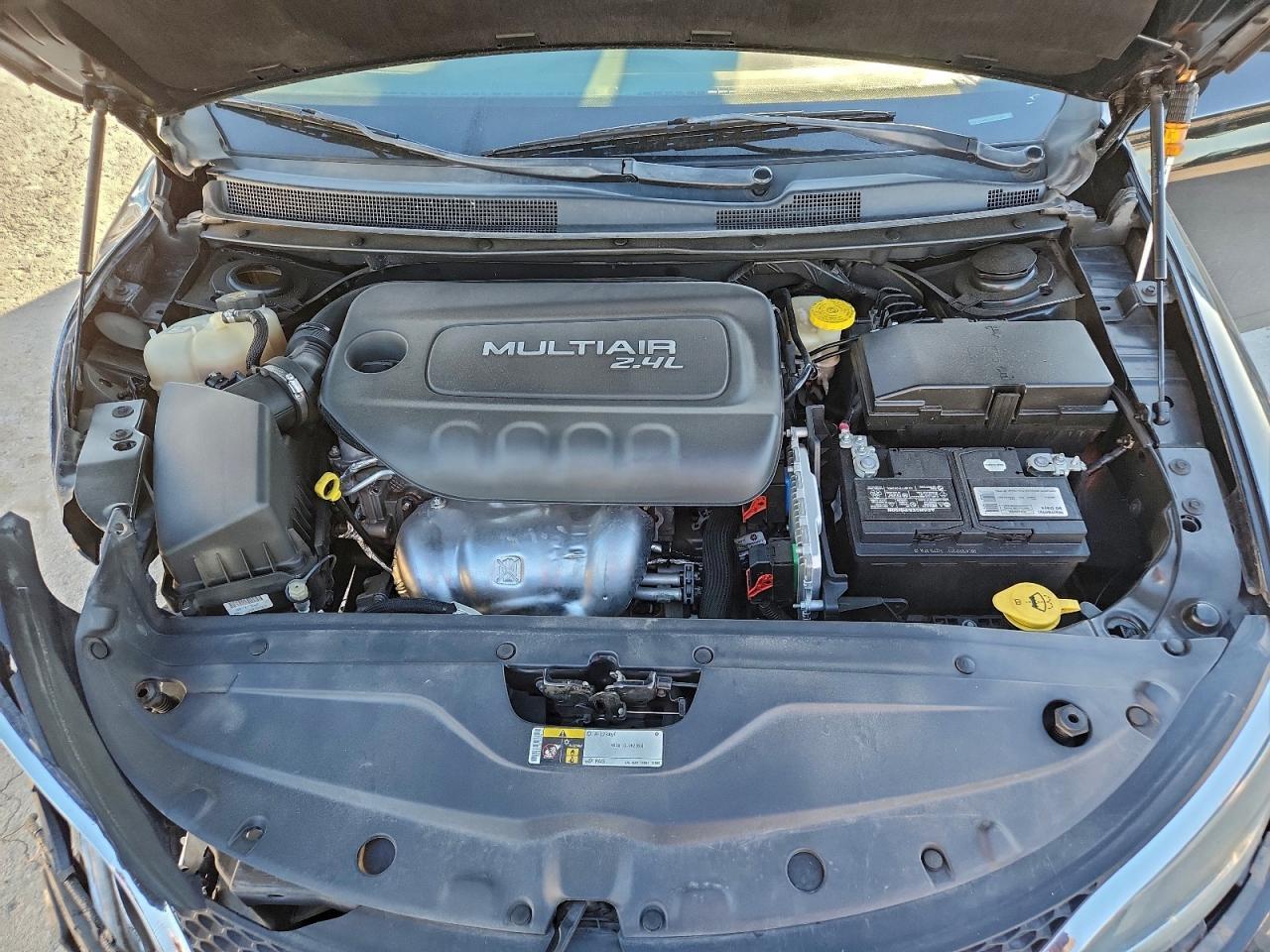 Chrysler 200 Limited Image 10