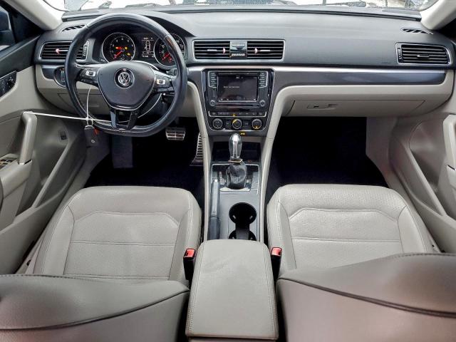 Volkswagen Passat S Image 6