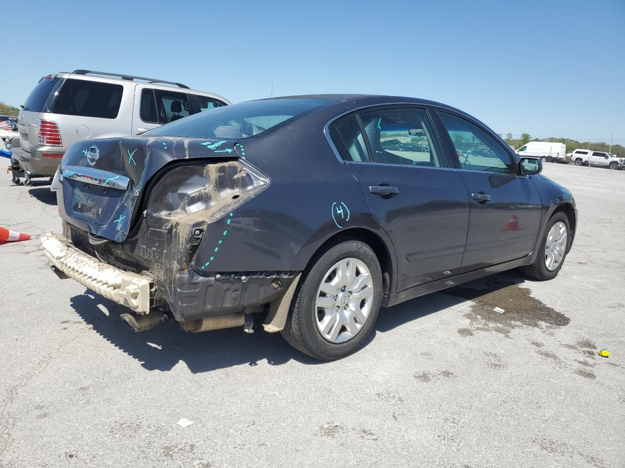 Nissan Altima Base Image 2