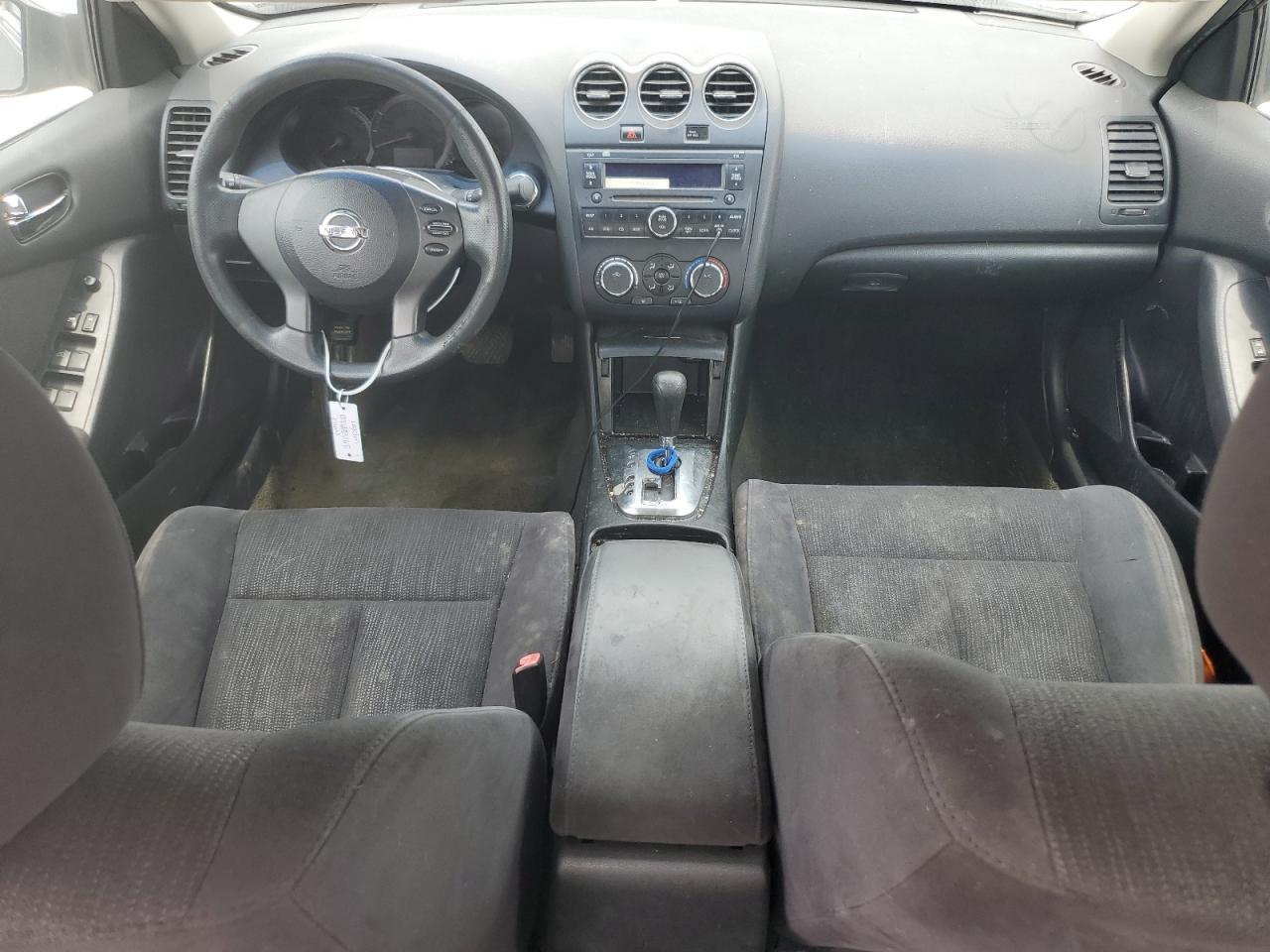 Nissan Altima Base Image 9