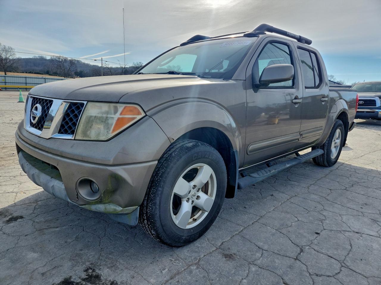 Nissan Frontier Crew Cab Le Image 1