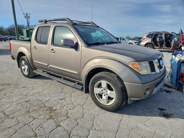 Nissan Frontier Crew Cab Le Image 4