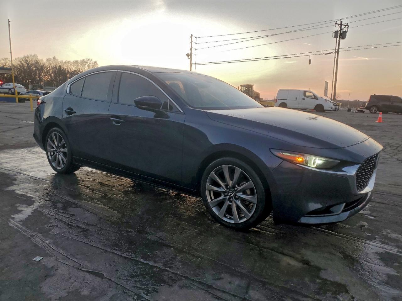 Mazda 3 Premium Image 2