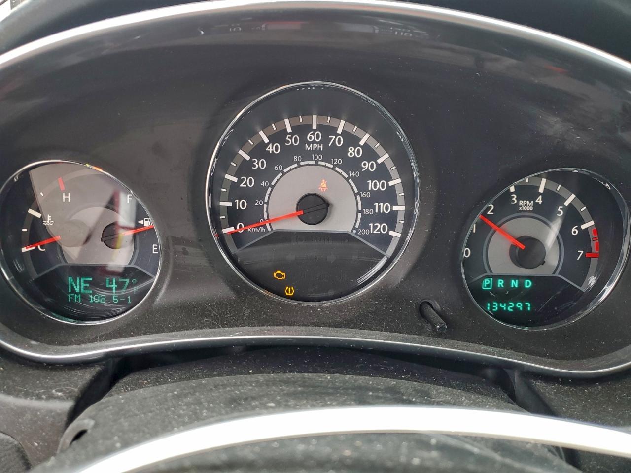 Chrysler 200 Limited Image 8