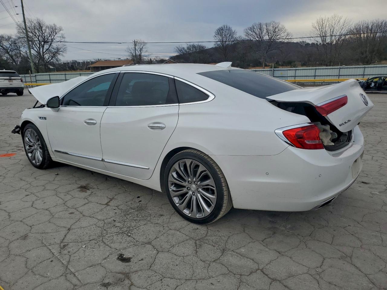 Buick LaCrosse Premium Image 3