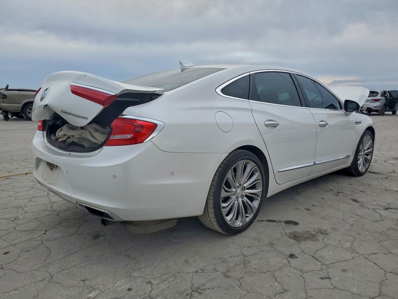 Buick LaCrosse Premium Image 4