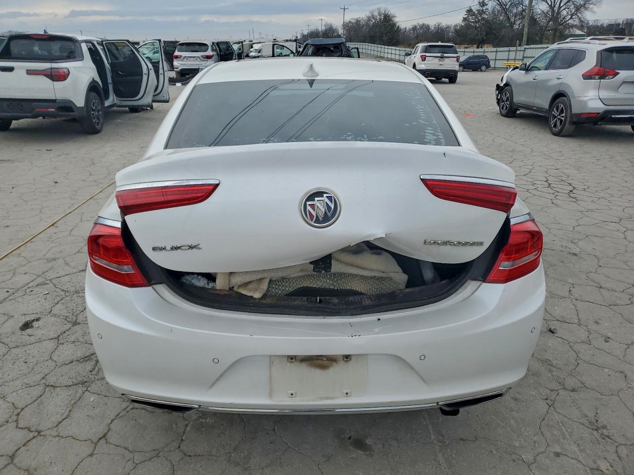 Buick LaCrosse Premium Image 8