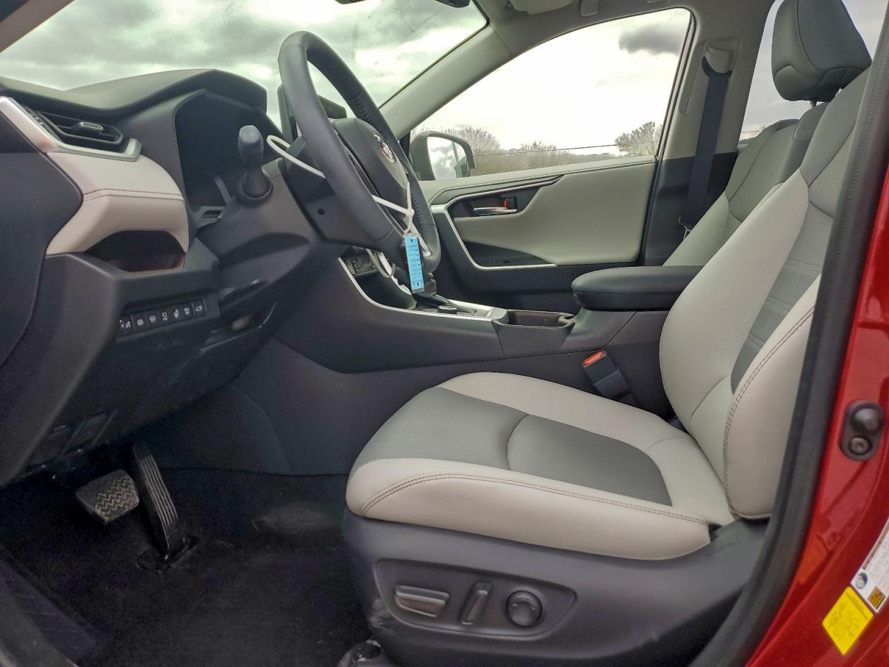 Toyota RAV4 Limited Image 14