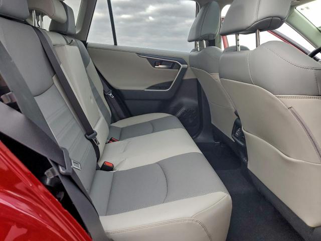 Toyota RAV4 Limited Image 8