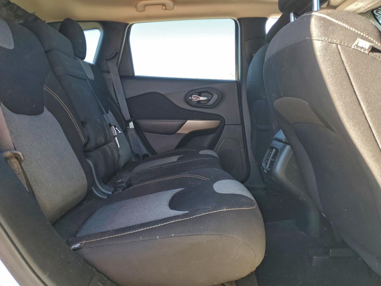 Jeep Grand Cherokee Latitude Image 11