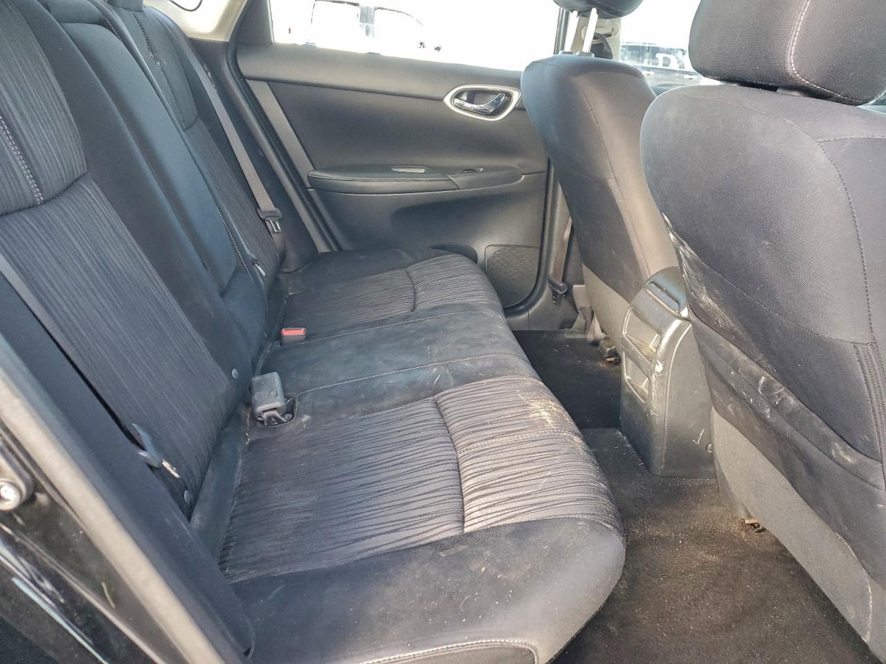 Nissan Sentra S Image 8