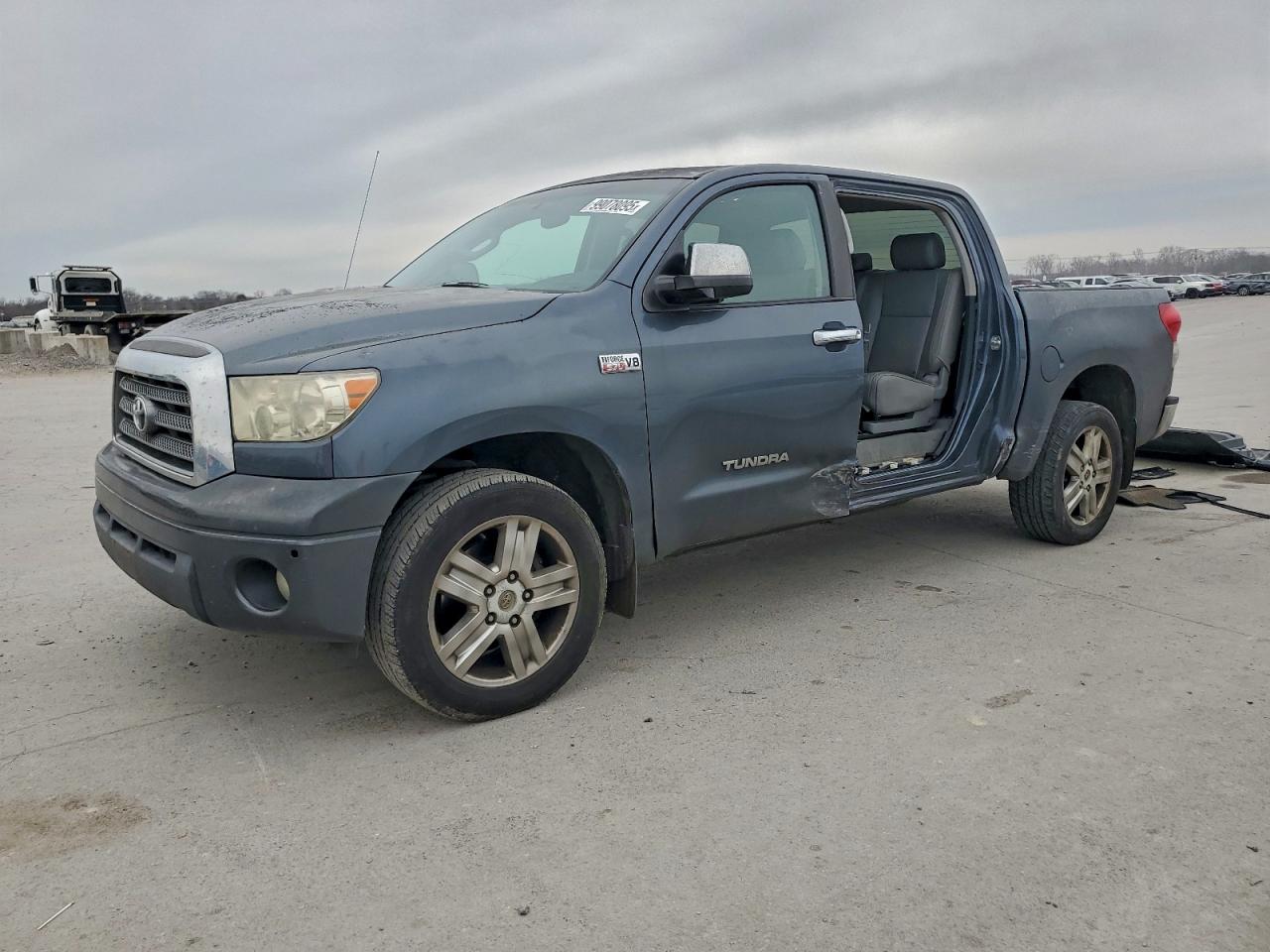 Toyota Tundra Crewmax Limited Image 1