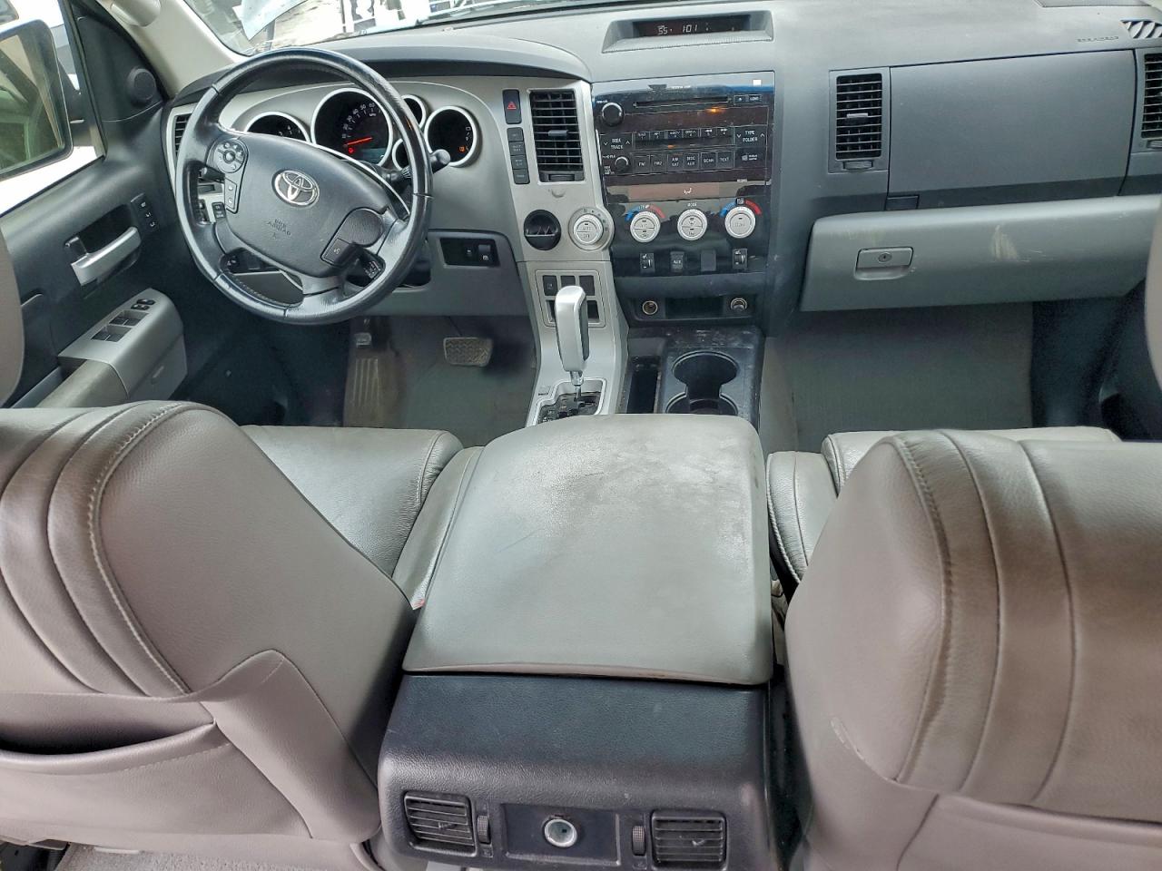 Toyota Tundra Crewmax Limited Image 3