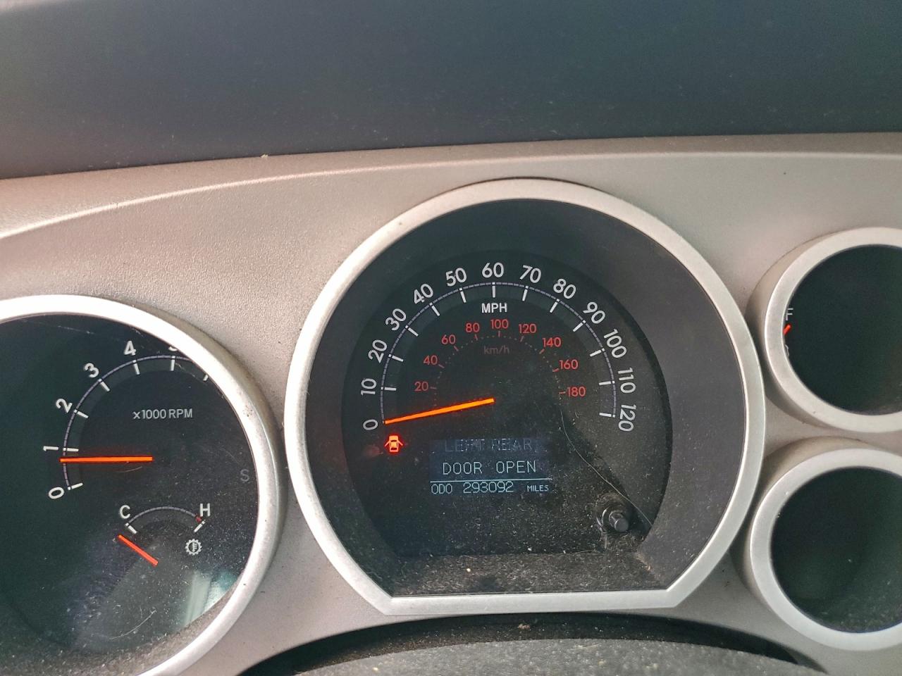 Toyota Tundra Crewmax Limited Image 8