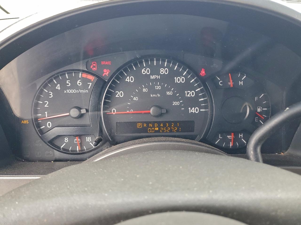 Nissan Titan Xe Image 9