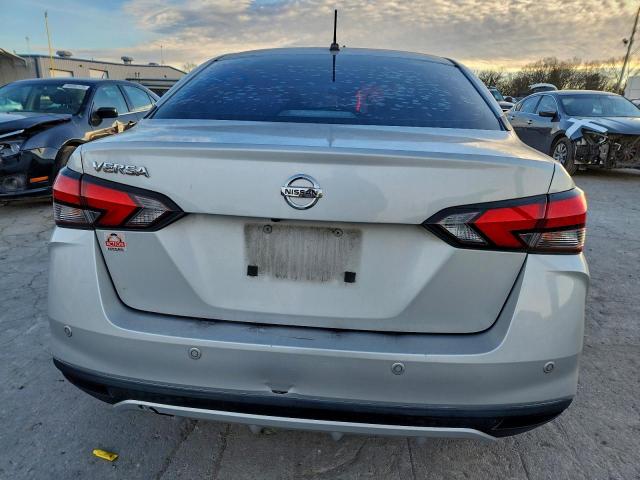 Nissan Versa S Image 2