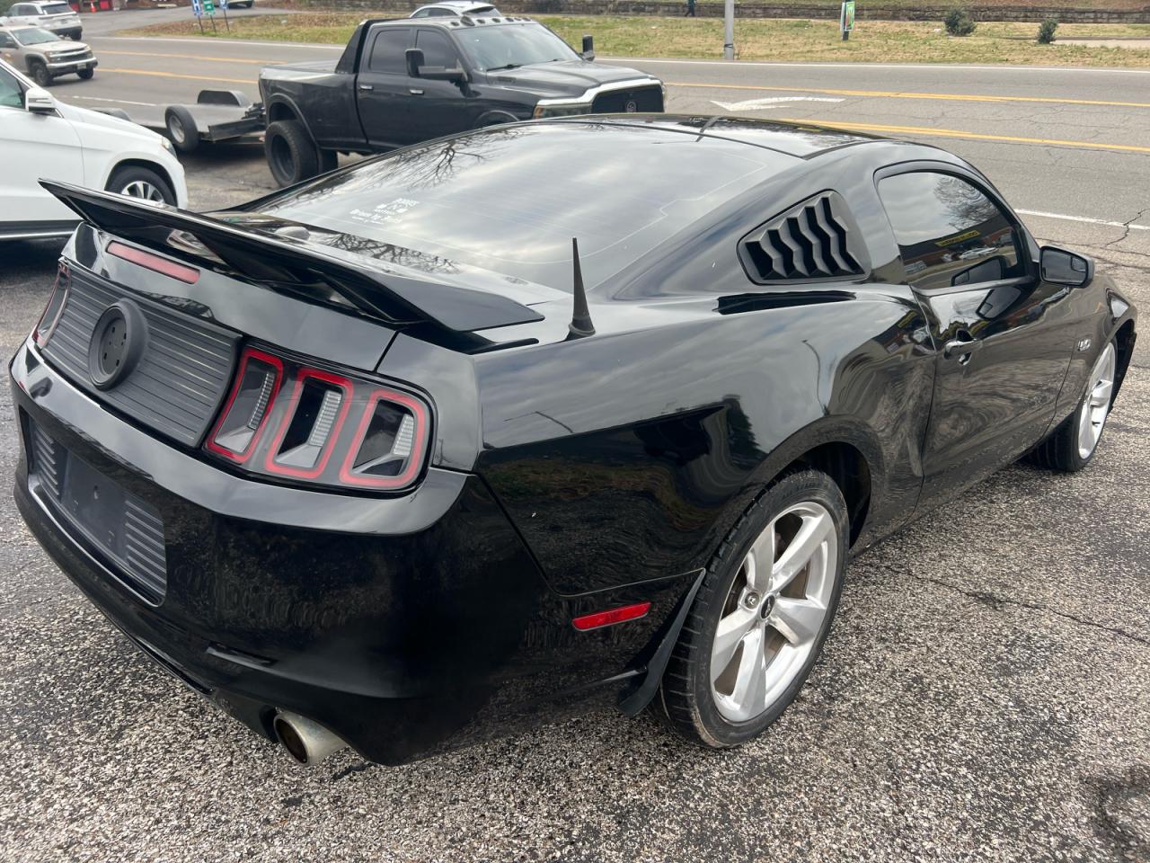 Ford Mustang Image 2