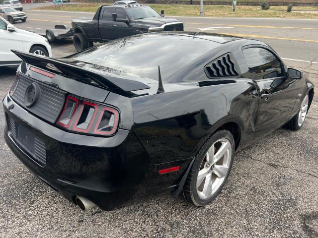 Ford Mustang Image 2