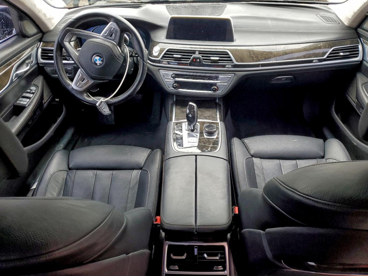 BMW 7 Series I Image 10