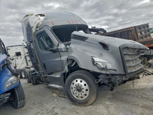  Salvage Freightliner Cascadia 1
