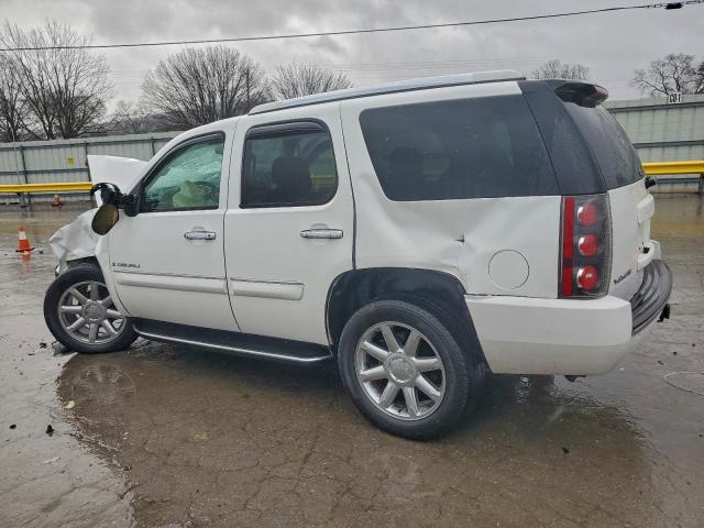 GMC Yukon Denali Image 2