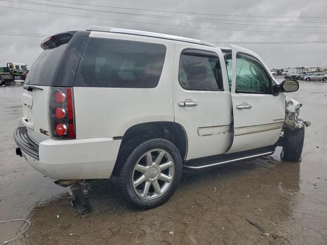 GMC Yukon Denali Image 3