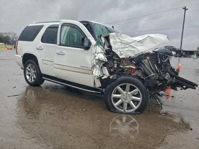 GMC Yukon Denali Image 10