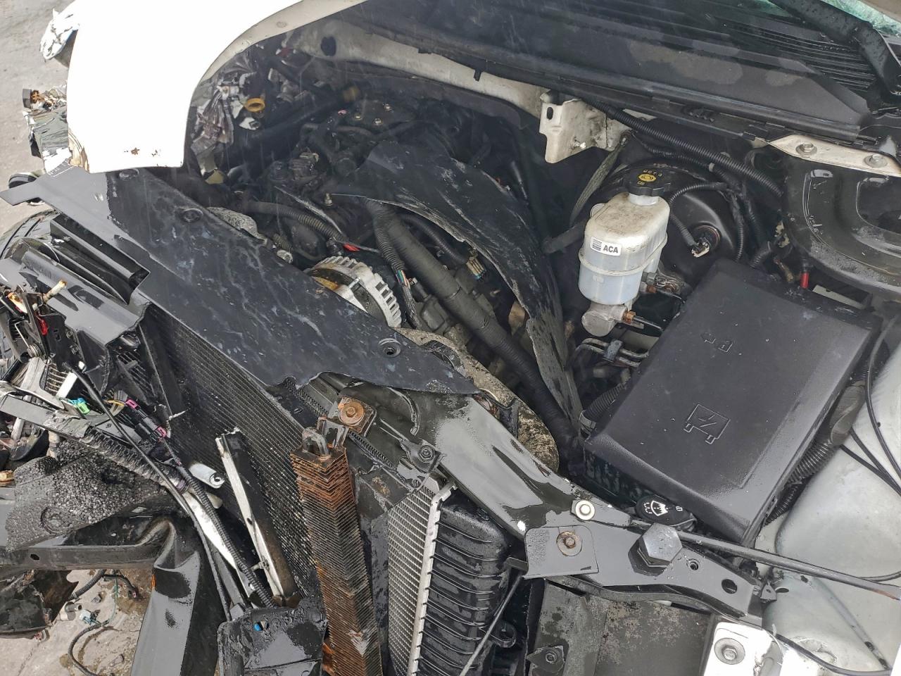 GMC Yukon Denali Image 13