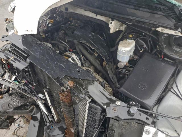 GMC Yukon Denali Image 13