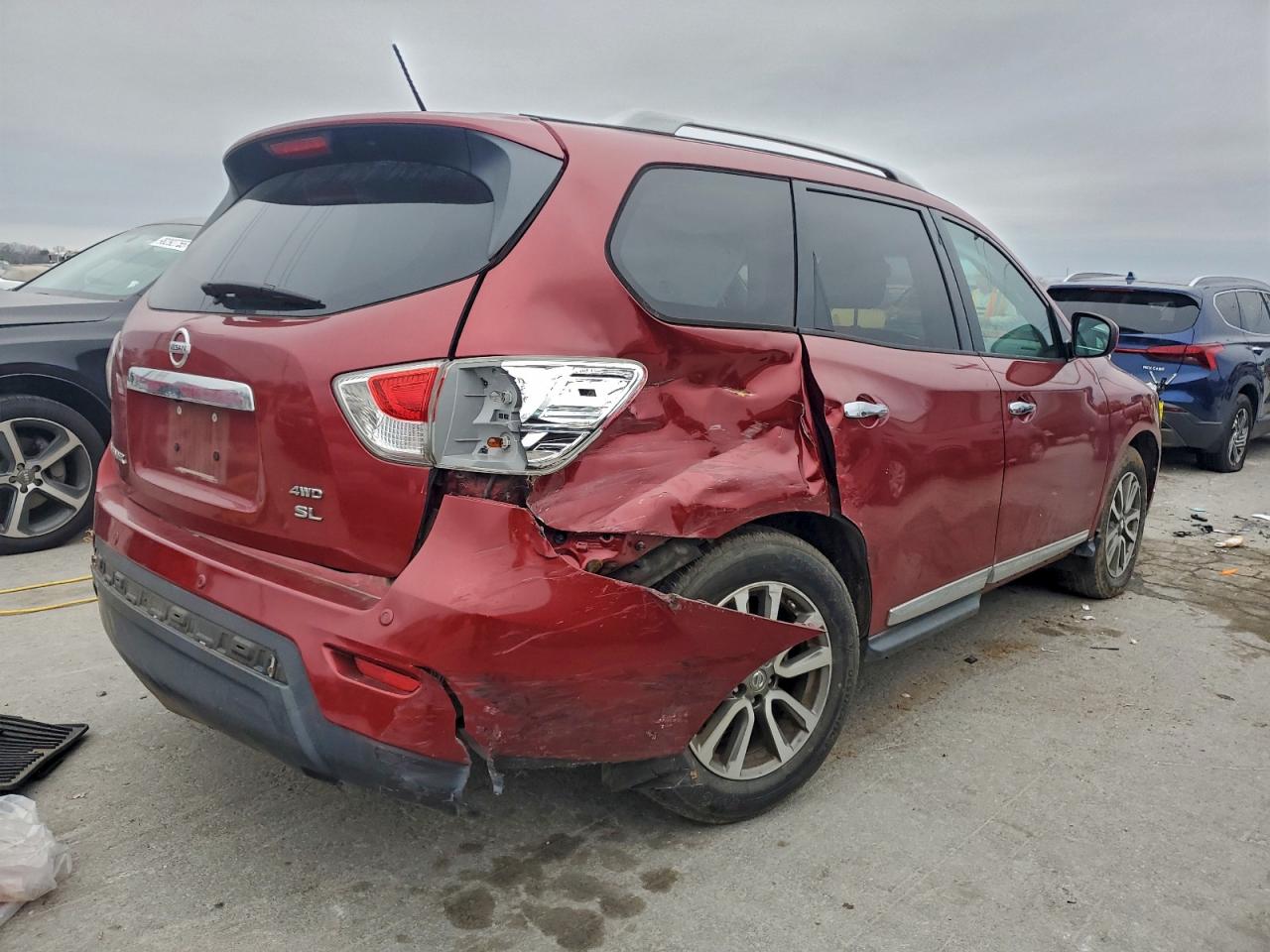 Nissan Pathfinder S Image 2