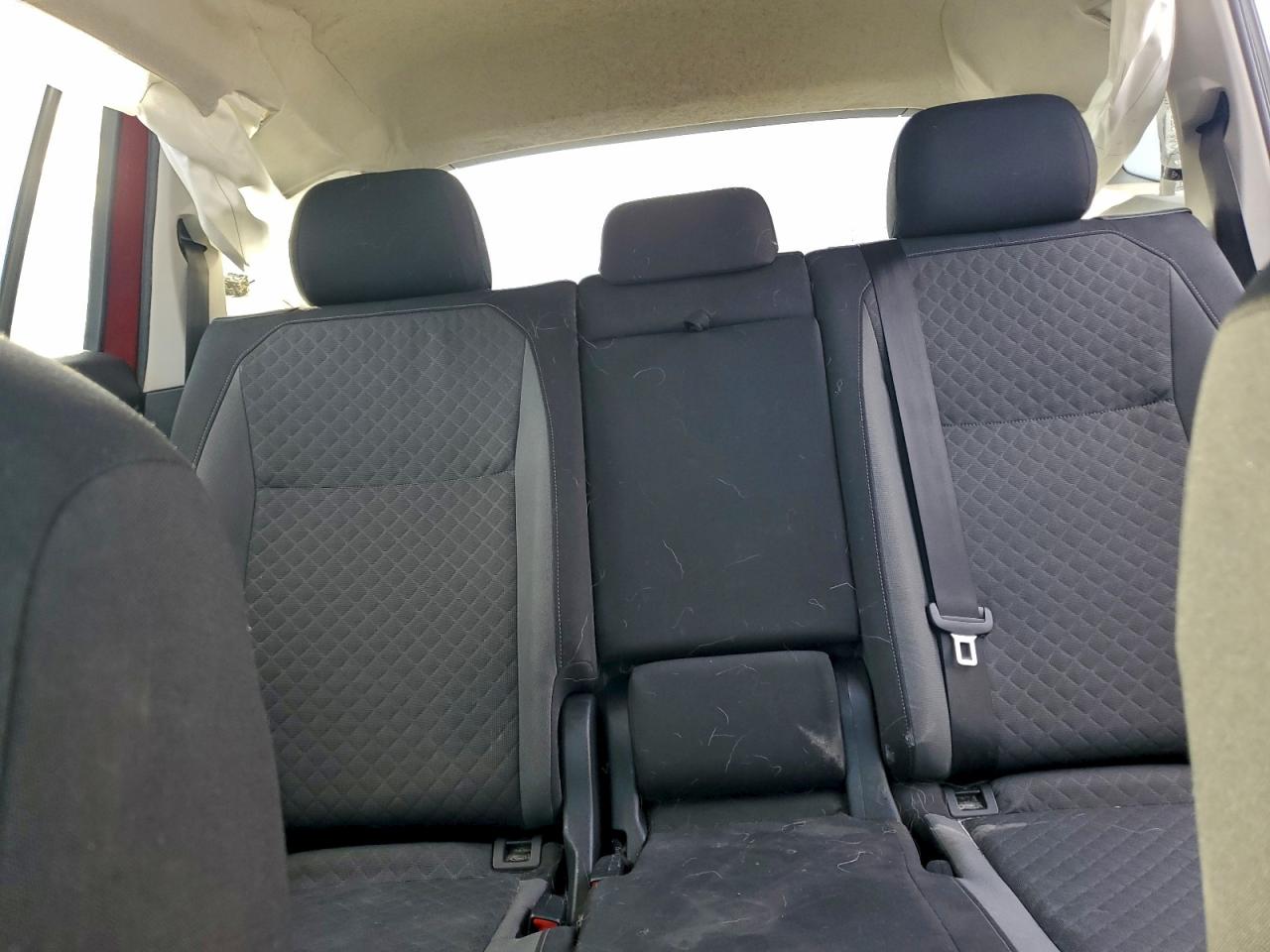 Volkswagen Tiguan S Image 4