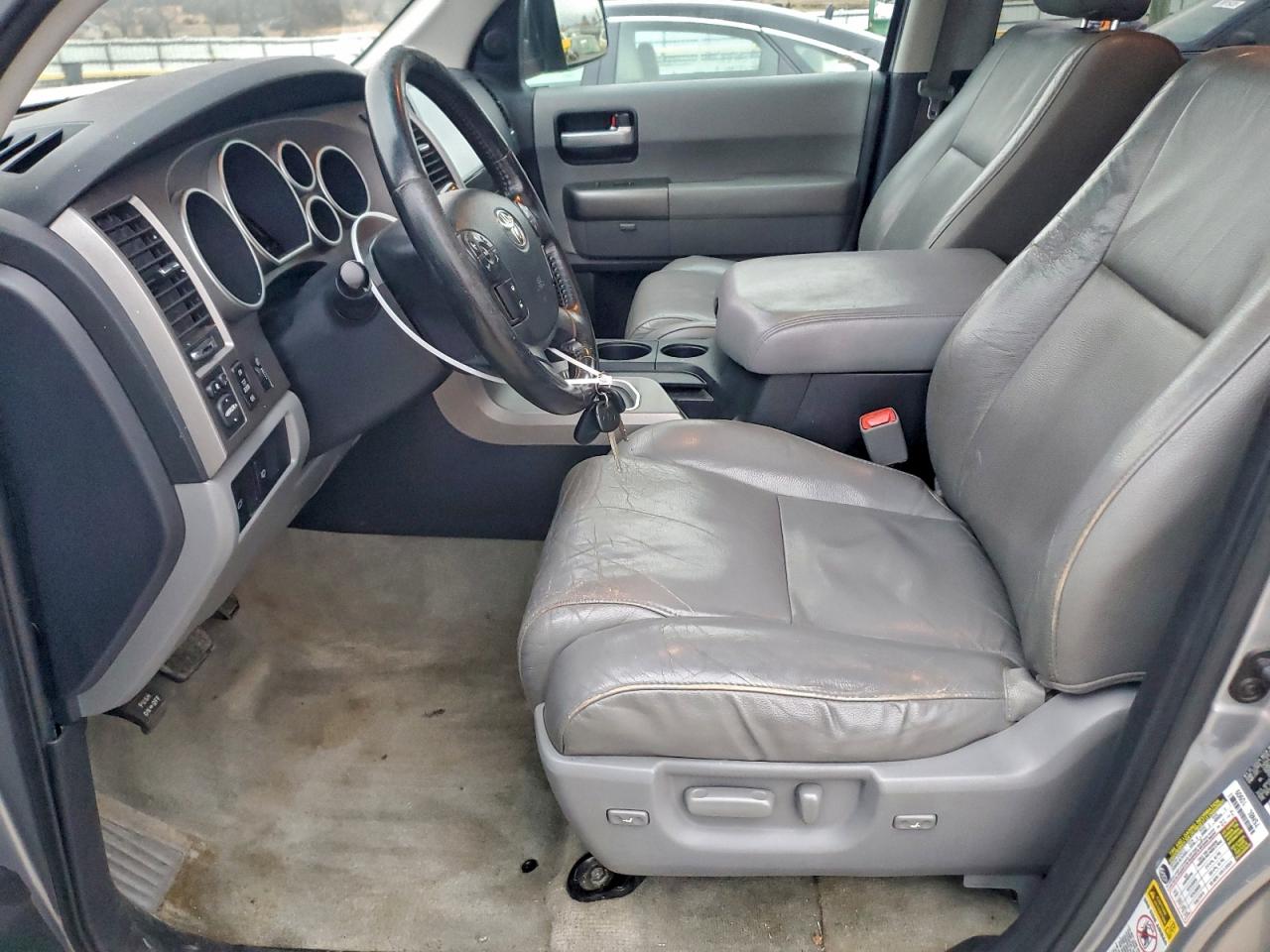 Toyota Sequoia Limited Image 9