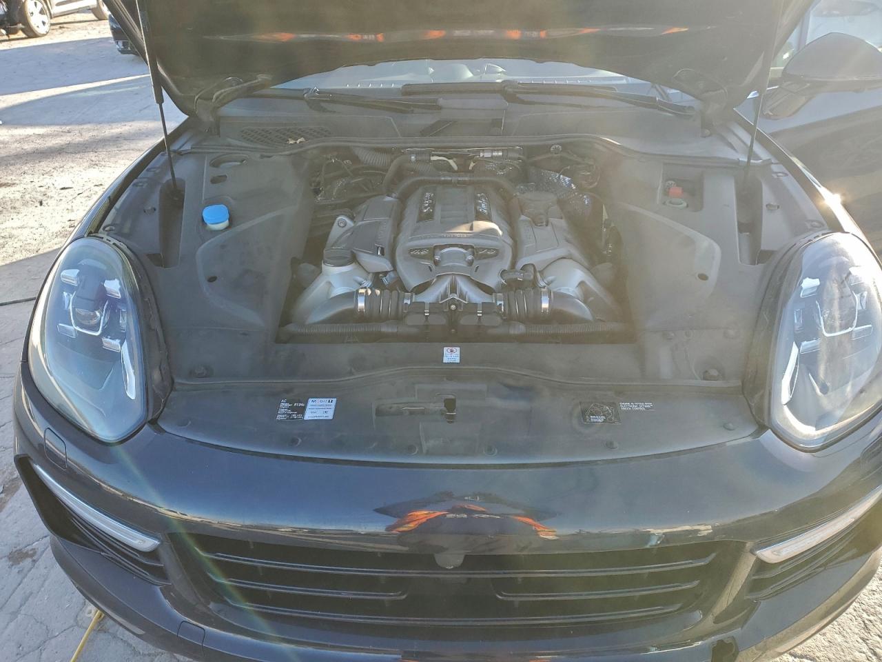 Porsche Cayenne Turbo Image 12