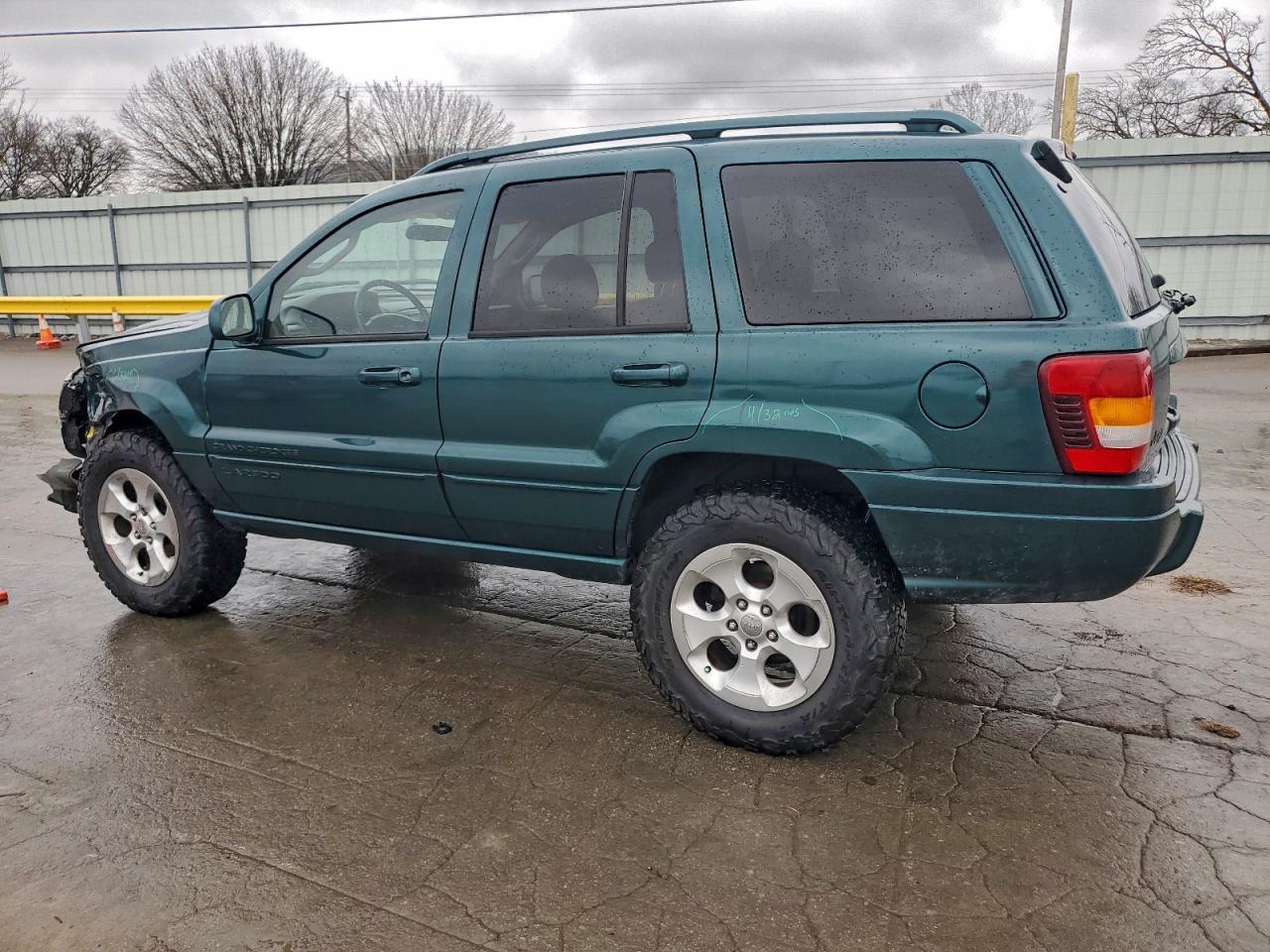 Jeep Grand Cherokee Sport Image 4